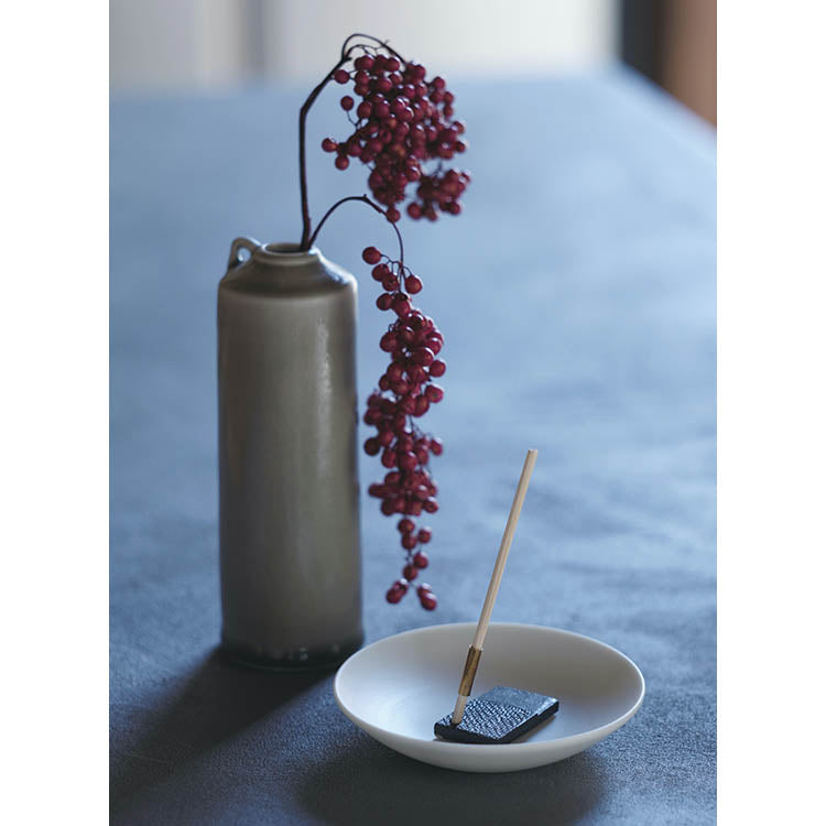 Fireless incense "hito/toki Hitotoki Diffuser Type" with incense holder, available in 3 varieties