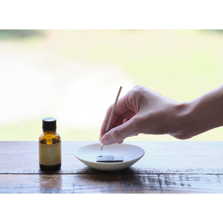 Fireless incense "hito/toki Hitotoki Diffuser Type" with incense holder, available in 3 varieties